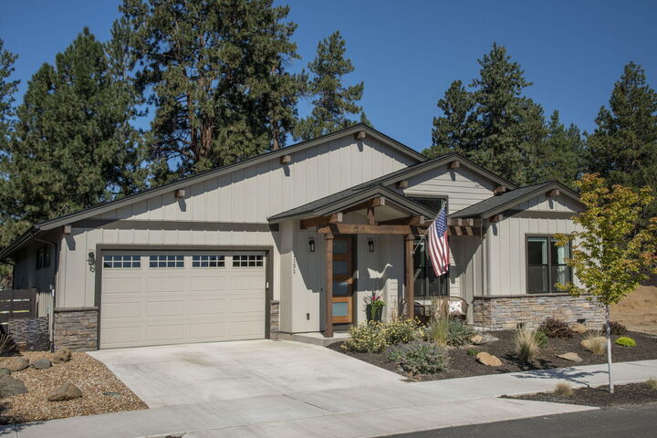 Property Photo: 1151 N Jantzen Court OR 97759