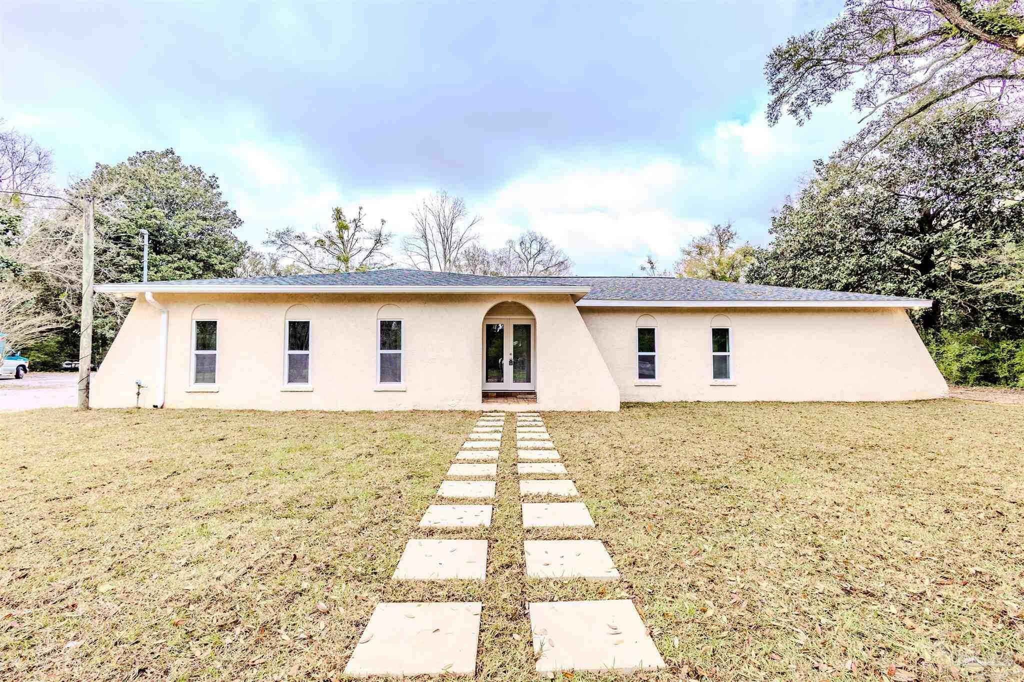 Property Photo: 5032 Chumuckla Hwy FL 32571