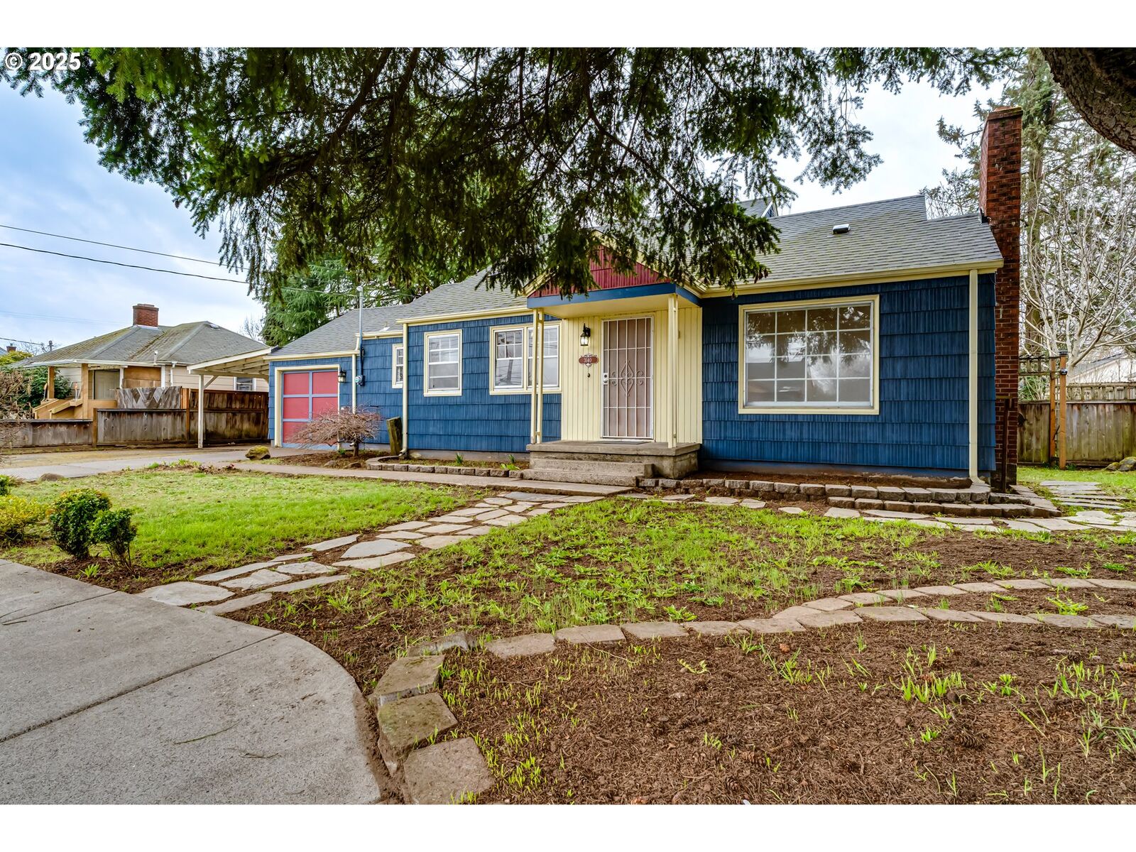 Property Photo:  3140 Royal Ave  OR 97402 