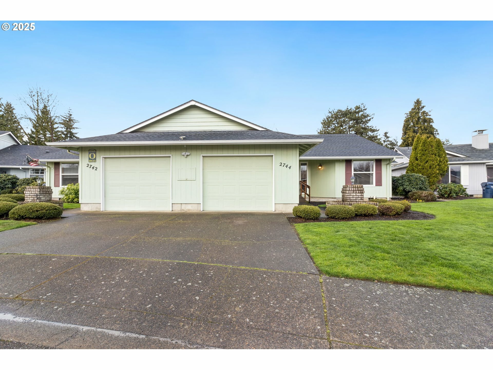 Property Photo: 2744 Dayna Ln OR 97408