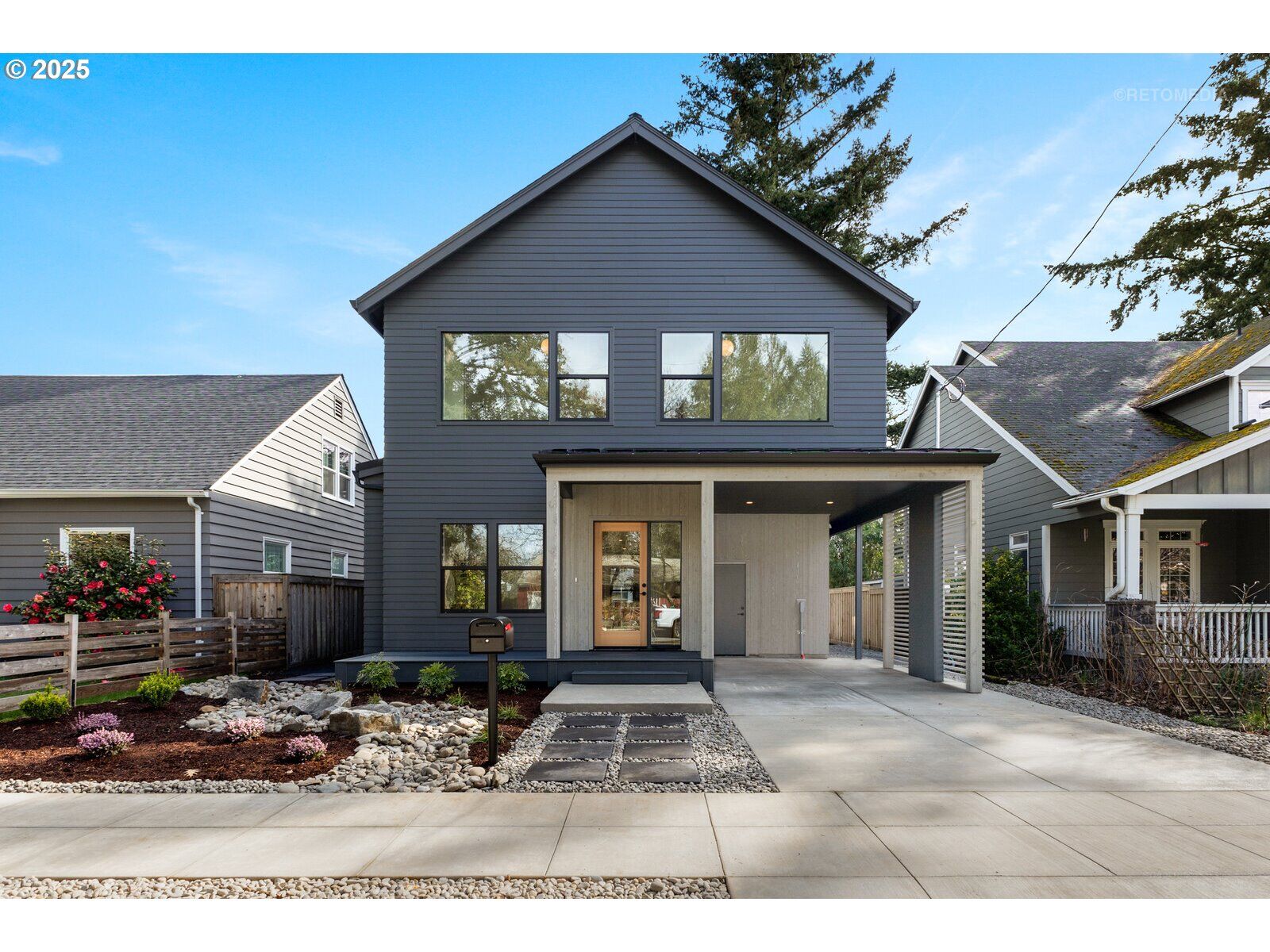 Property Photo: 5818 SE 48th Ave OR 97206