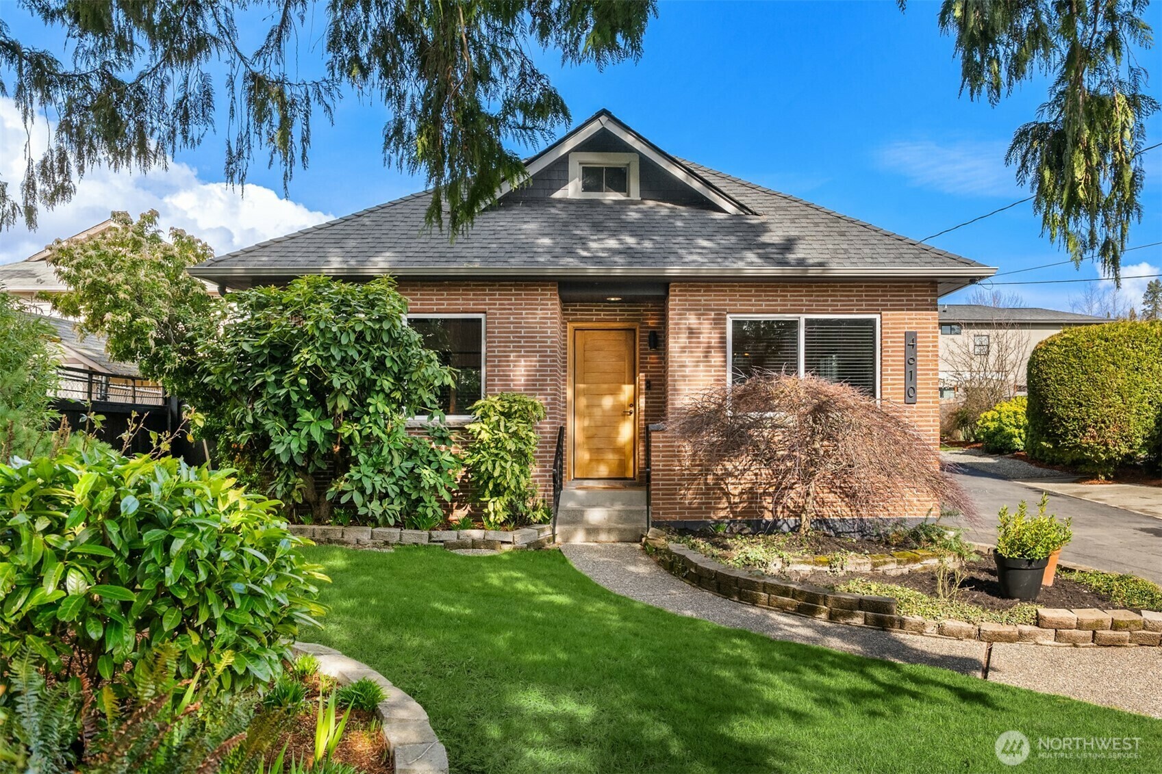 Property Photo: 4610 S Holly Street WA 98118