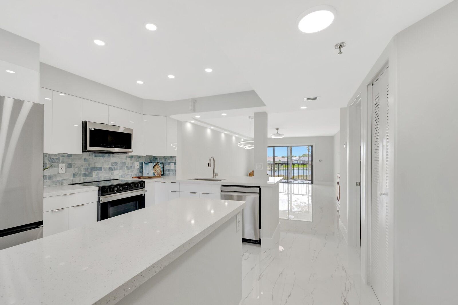 Property Photo:  7240 Huntington Lane 202  FL 33446 