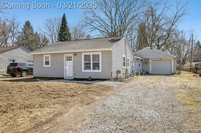 2744 James Road  Auburn Hills MI 48326 photo