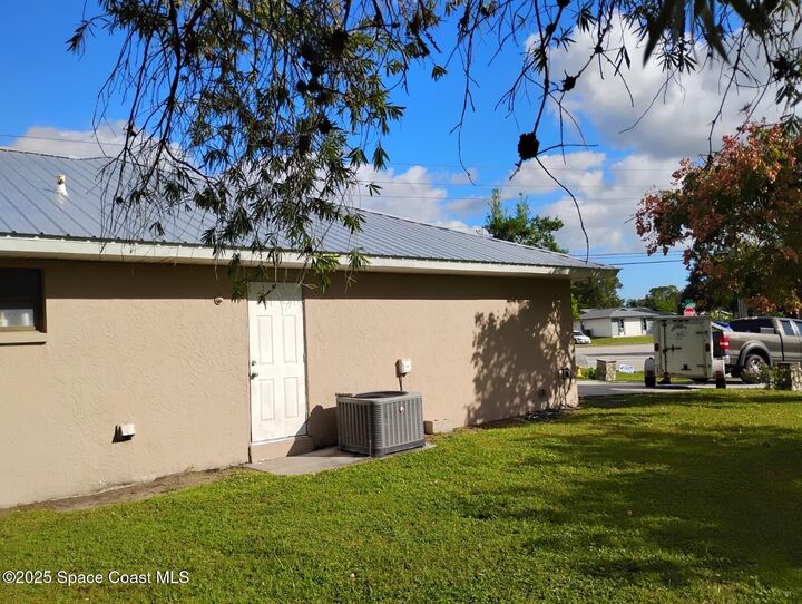 Property Photo:  254 Emerson Drive NW  FL 32907