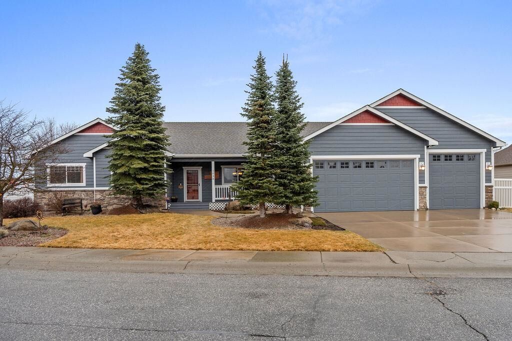 Property Photo:  1038 N Country Club Dr  WA 99006 