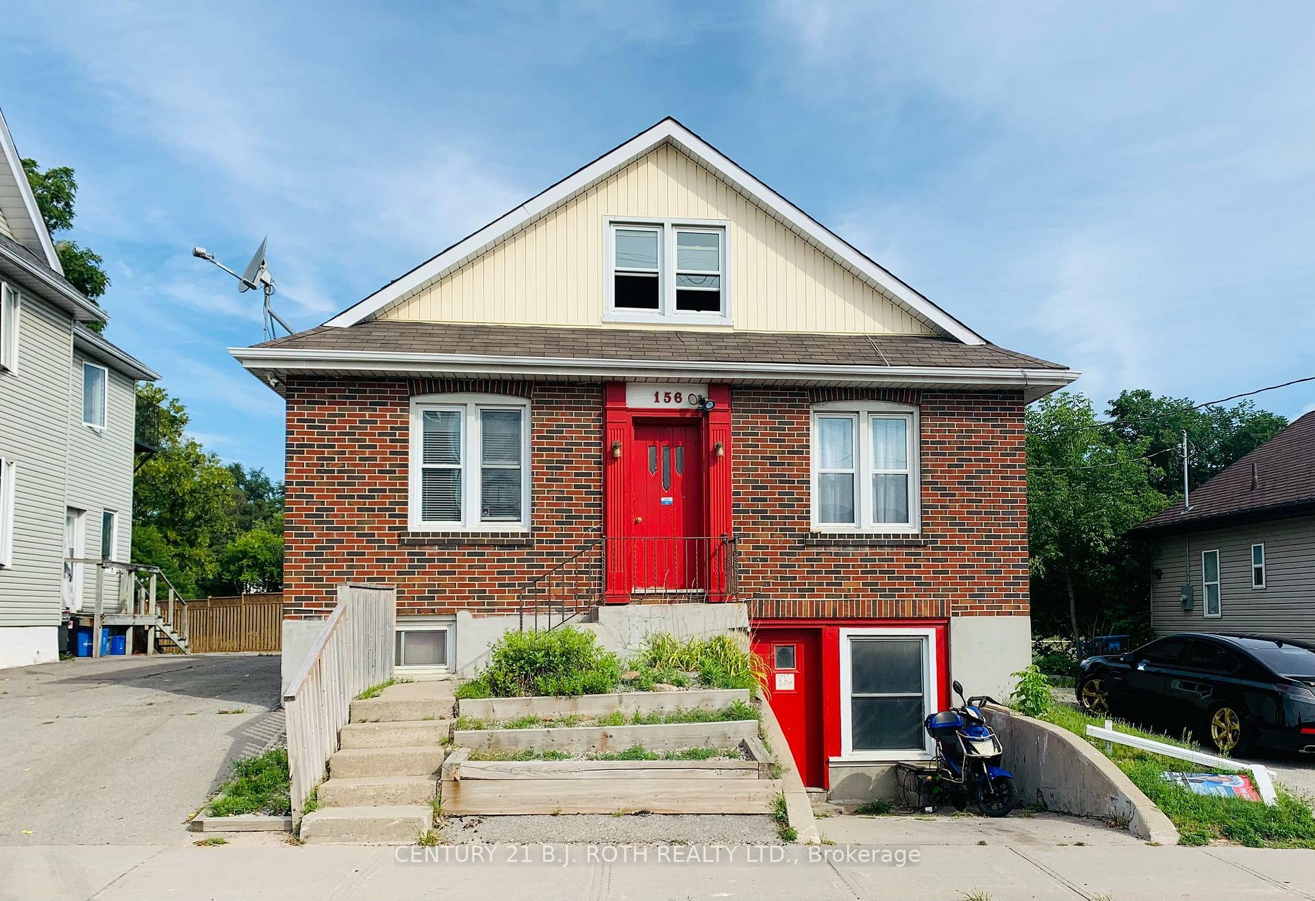 Property Photo: 156 Dunlop Street W ON L4N 1B2