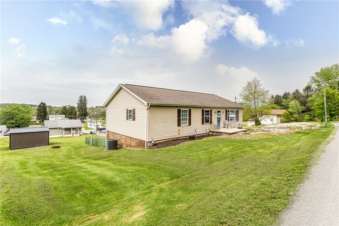 Property Photo: 1708 Frank St PA 15425