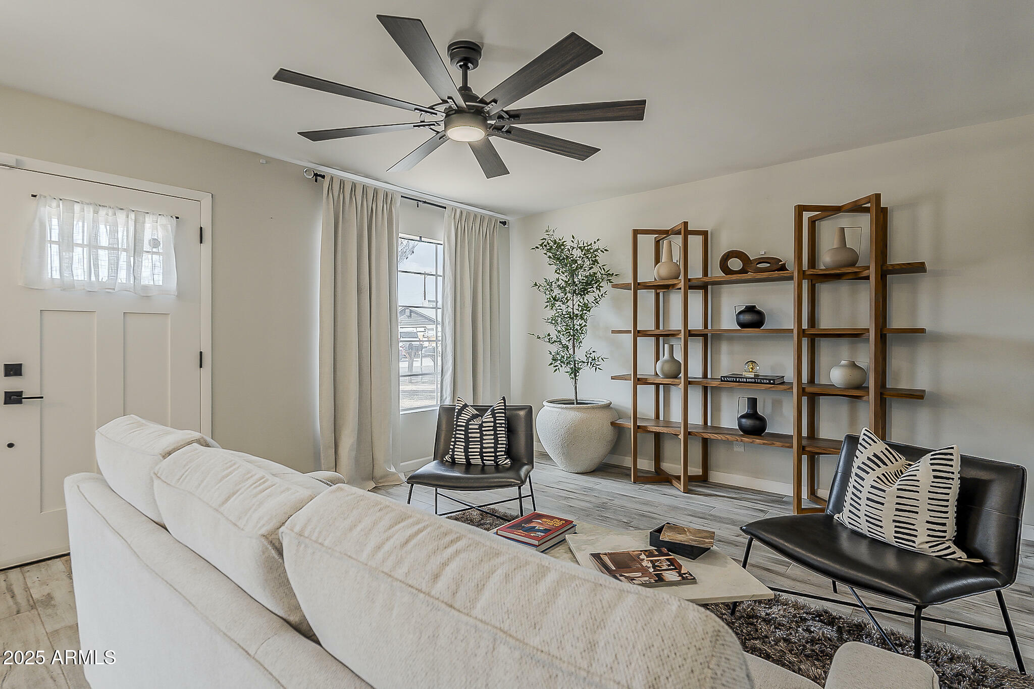 Property Photo: 5014 W Gardenia Avenue AZ 85301