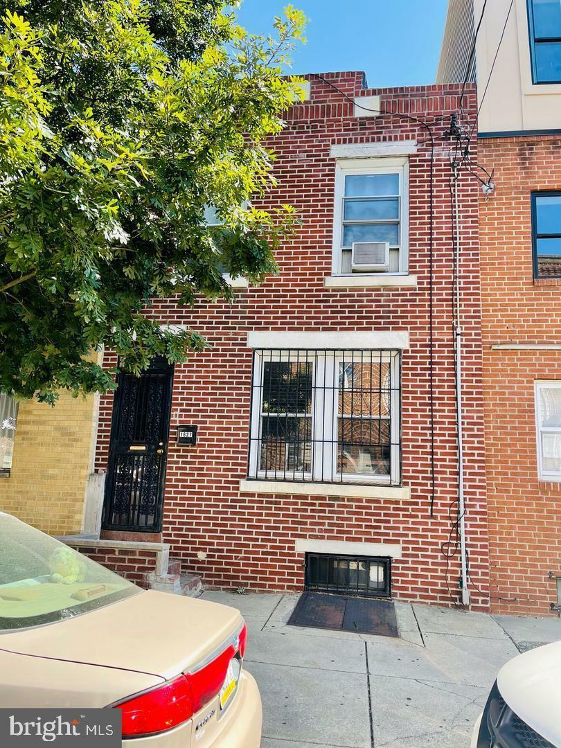 1627 S 9th Street  Philadelphia PA 19148 photo