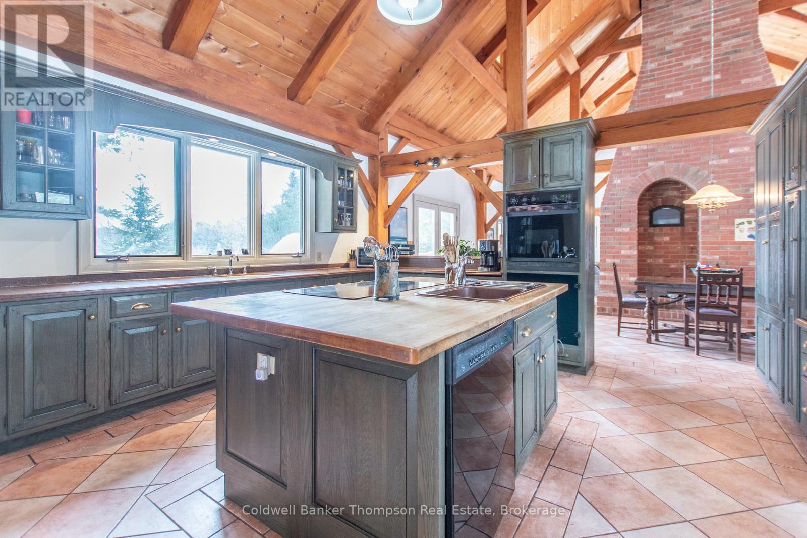 Property Photo: 43 Hiawatha Drive ON P0B 1L0