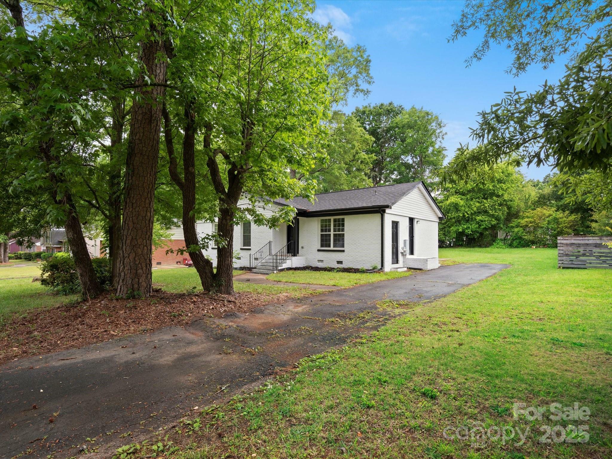 Property Photo: 5316 Rupert Lane NC 28215