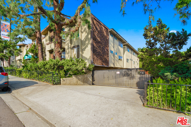 Property Photo: 1414 N Fairfax Ave 212 CA 90046