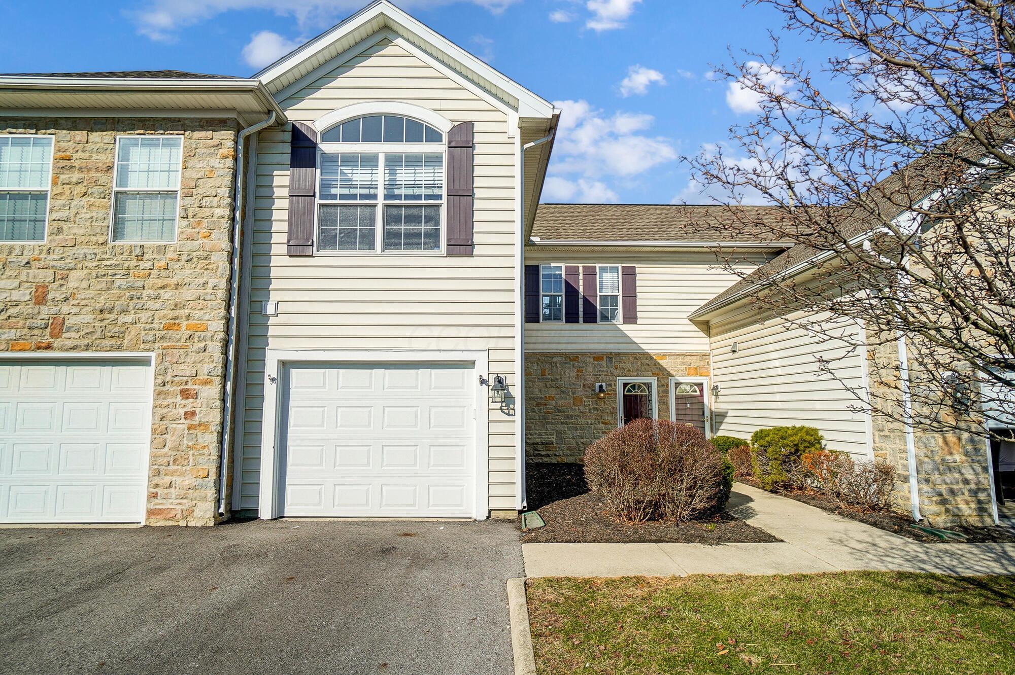 Property Photo: 5571 Viningbrook Drive OH 43016