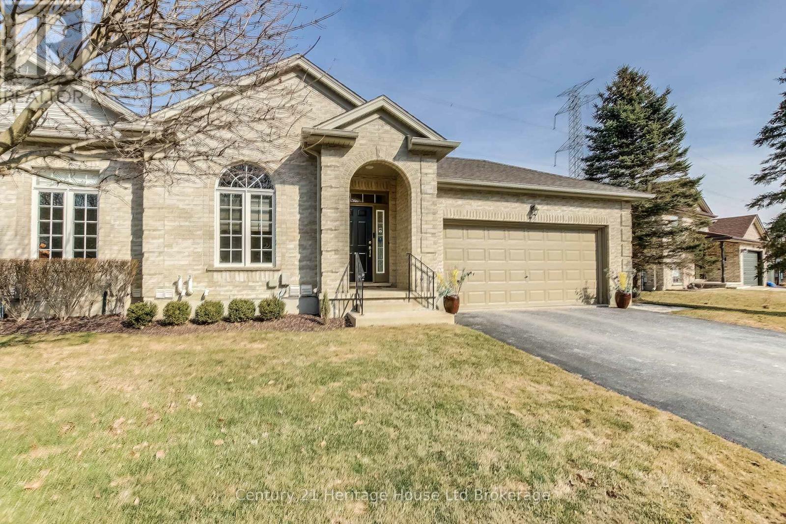 Photo de la propriété: 87 Donker Drive 24 ON N5P 4L2