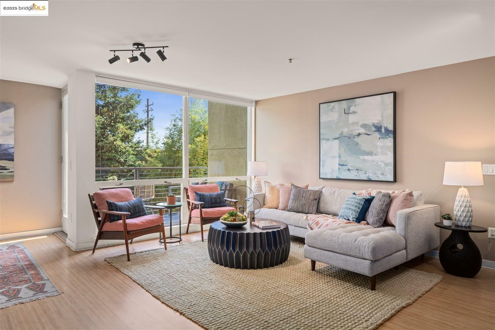 Property Photo: 1007 41st St 421 CA 94608