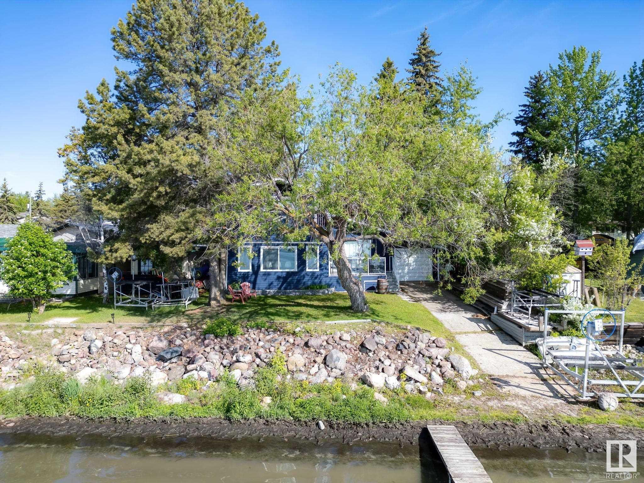 Photo de la propriété:  809 8 Street  AB T0E 1A0 