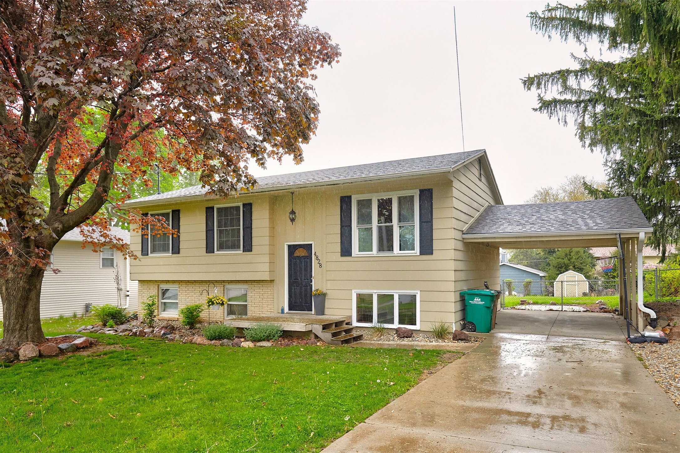 Property Photo: 4828 Walnut Drive IA 50327