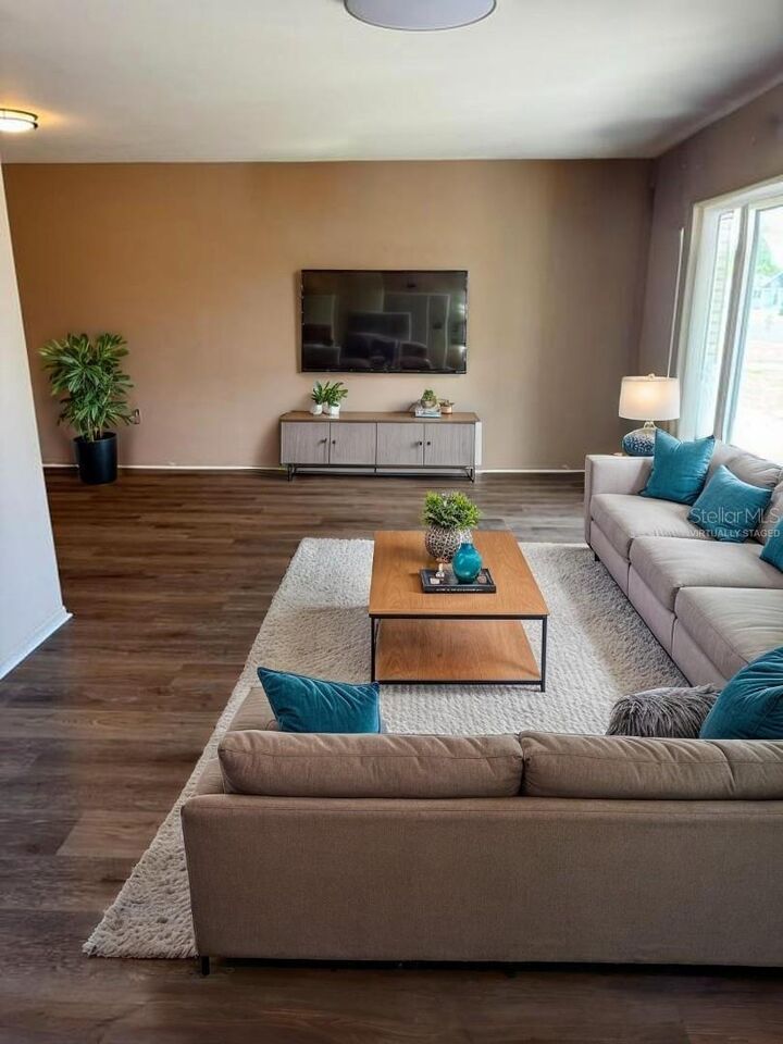 Property Photo:  1515 Arrowhead Drive  FL 33573 