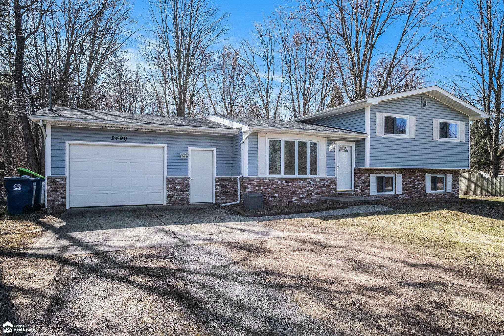 Property Photo: 2490 E Moore Road MI 48601-9343