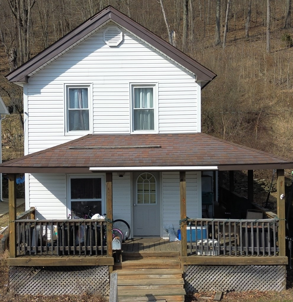 Property Photo: 17 E 6th St Ext PA 15834