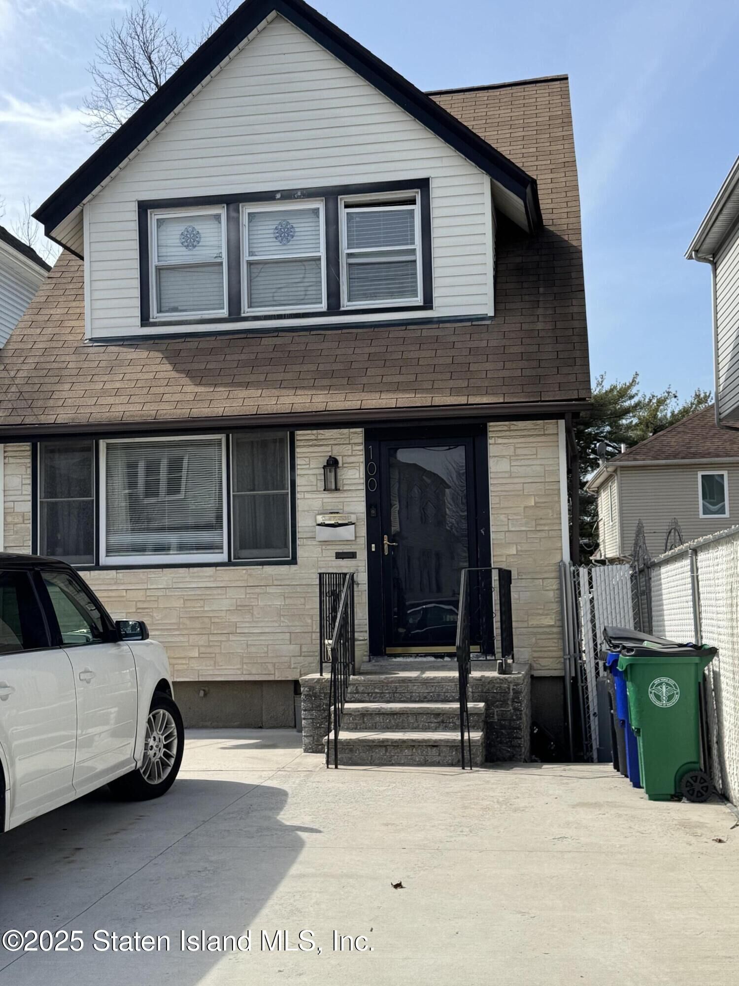 Property Photo: 100 Arlington Avenue NY 10303