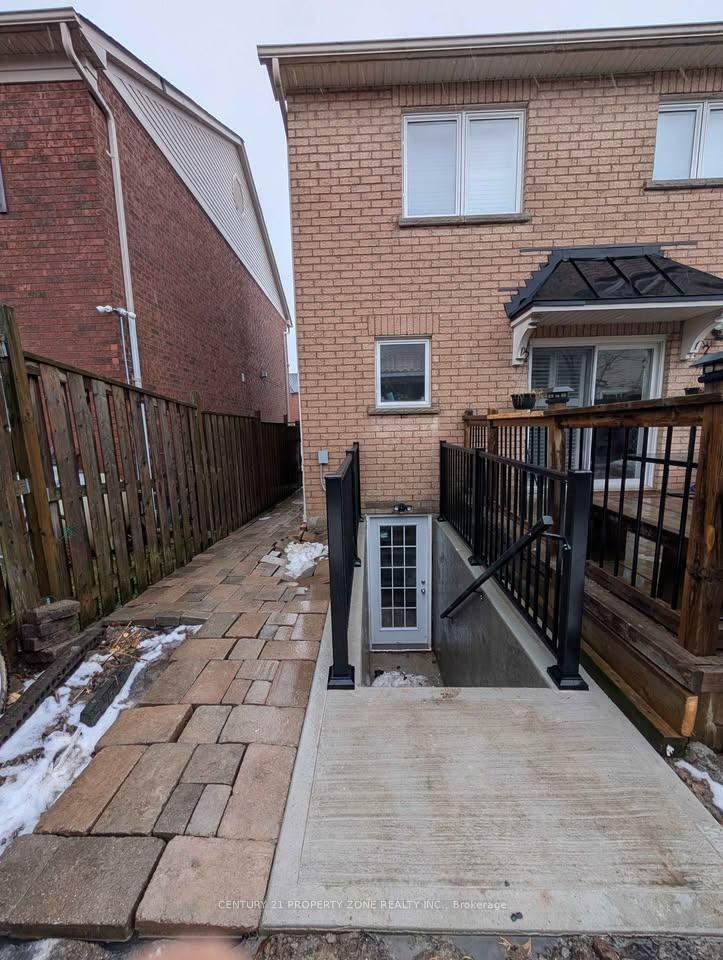 Photo de la propriété: 3 Tiller Street ON L1Z 1X9