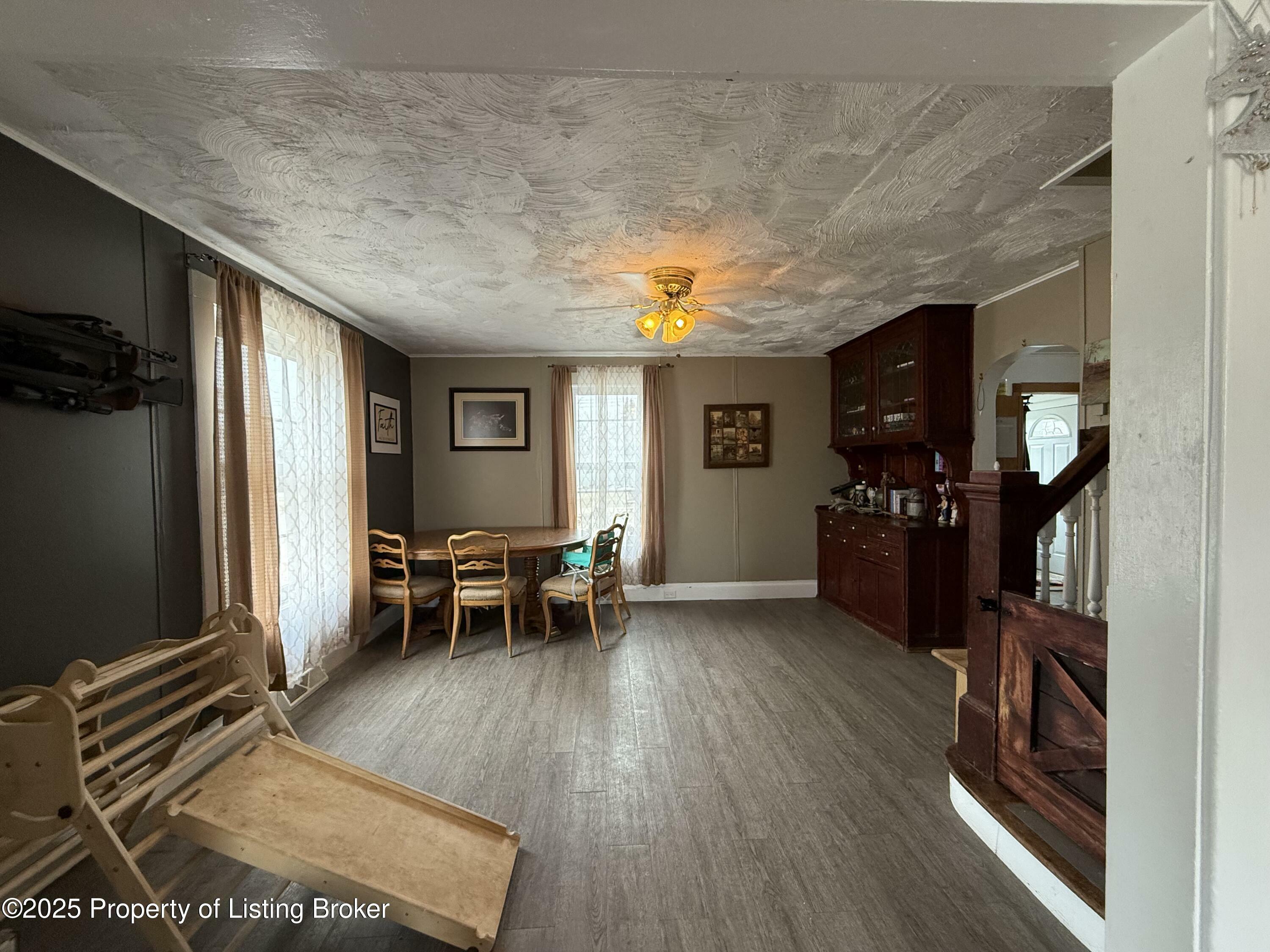 Property Photo: 208 3rd Avenue SW ND 58623