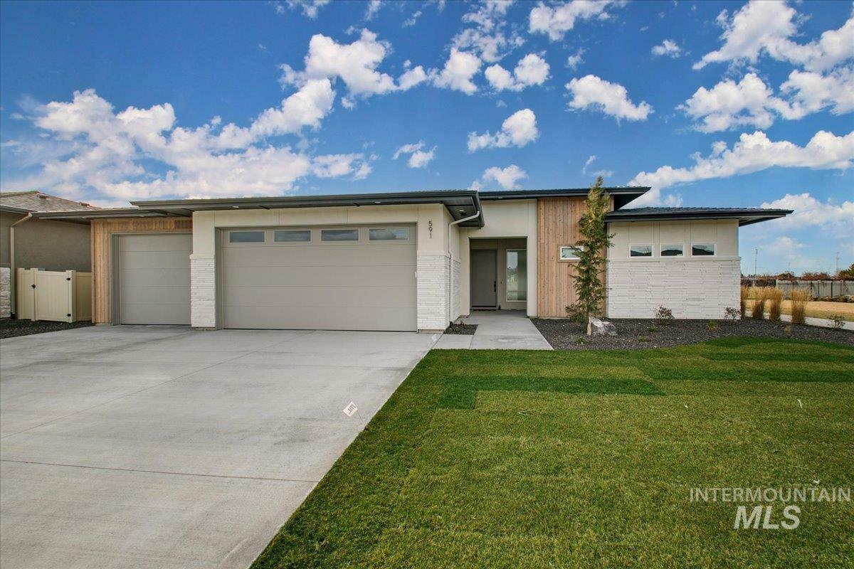 Property Photo: 591 N Creekwater Ave ID 83616