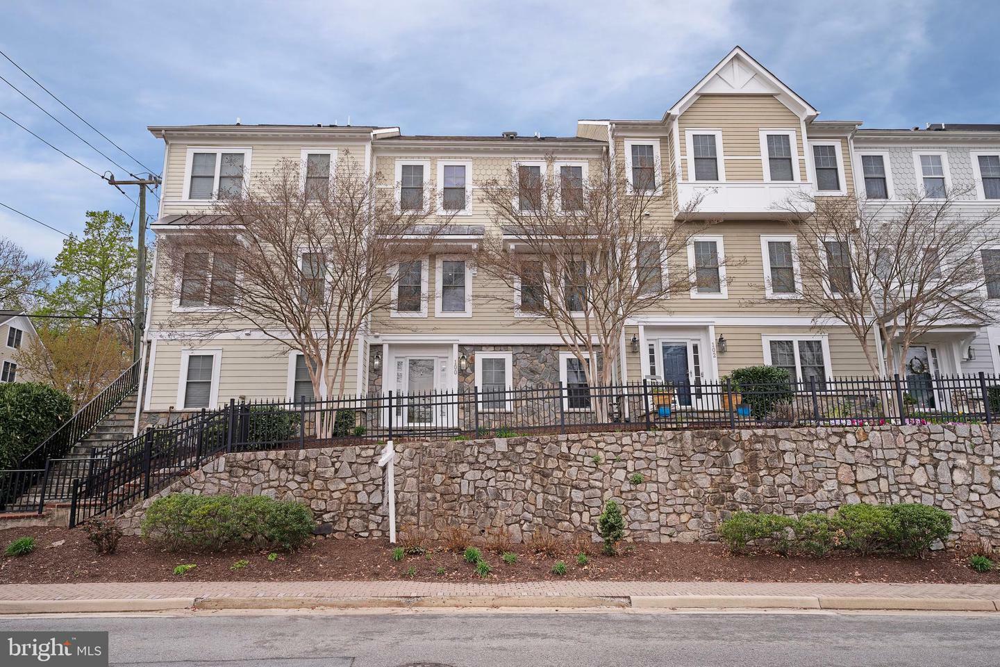 Property Photo: 100 Washington Street VA 22125