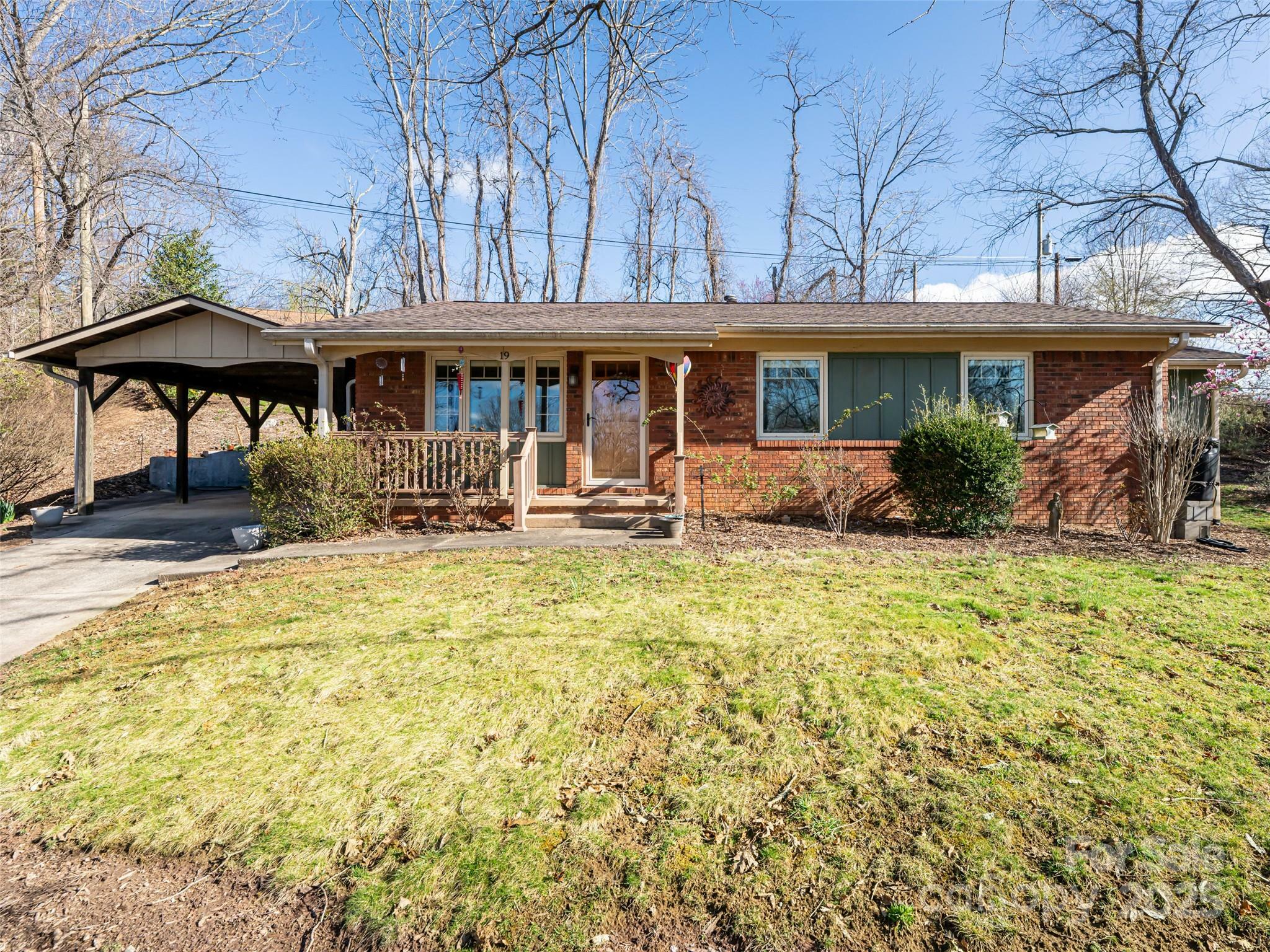 19 Merlin Way  Asheville NC 28806 photo