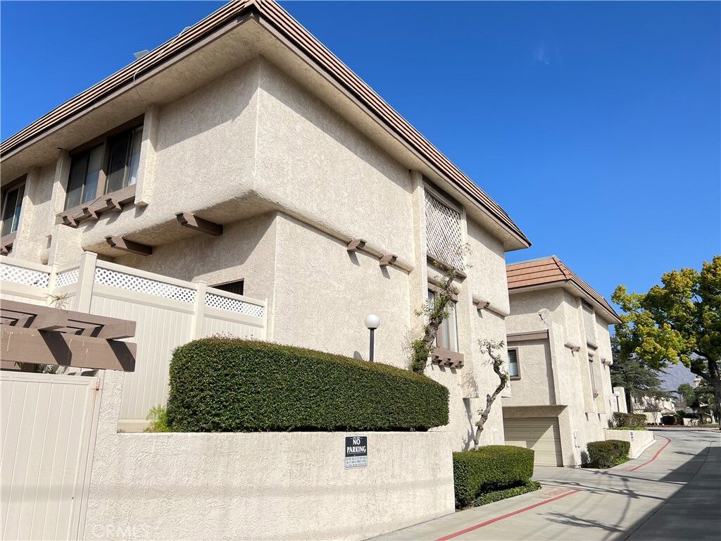 Property Photo:  848 W Huntington Drive 11  CA 91007 