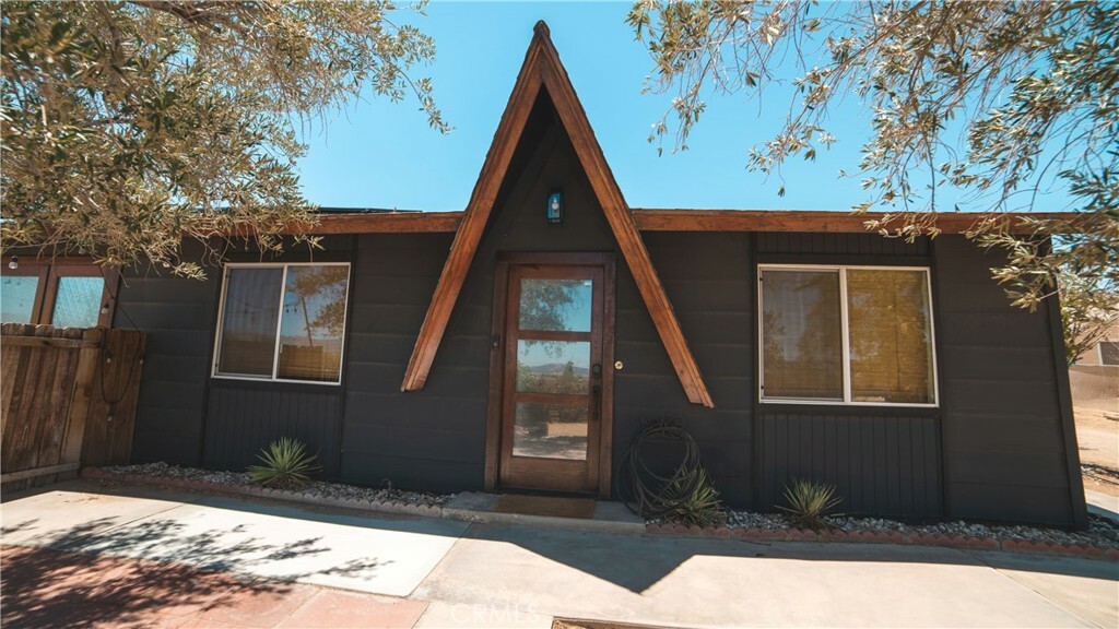 Property Photo:  4762 Avenida Del Sol  CA 92252 