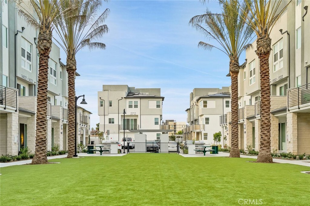 Property Photo: 1218 W Bushell Street CA 92805