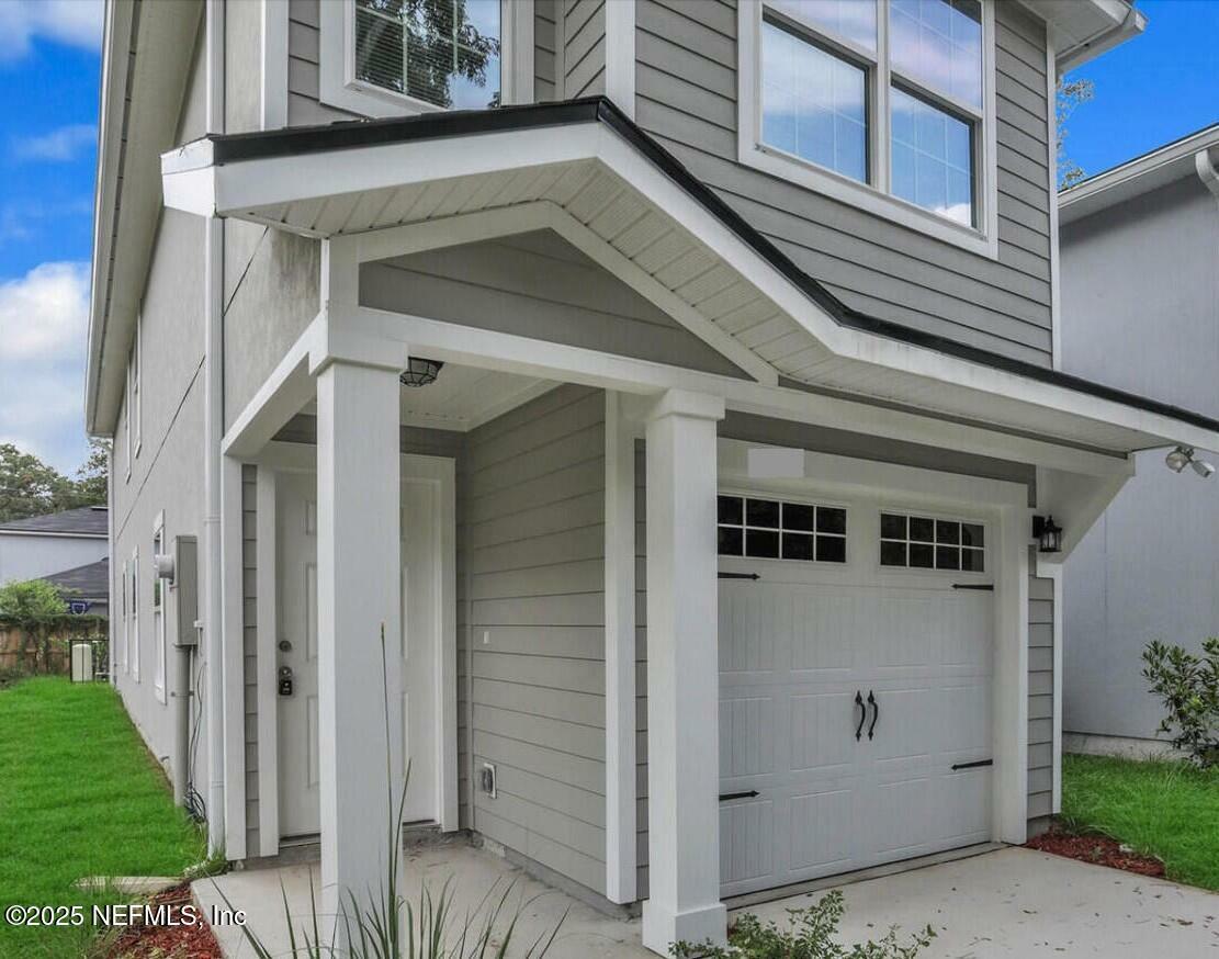 Property Photo: 8108 Eaton Avenue FL 32211