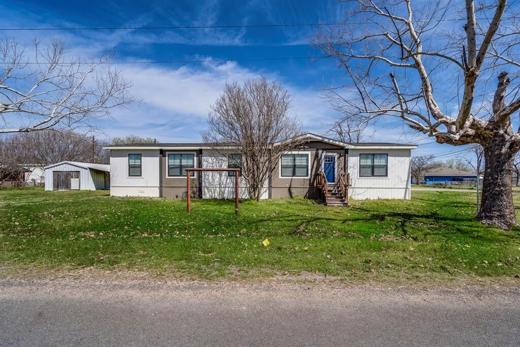 Property Photo:  501 W 3rd Street  TX 76064 