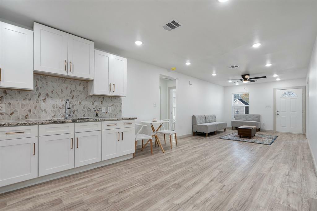 Property Photo: 4726 Bartlett Avenue TX 75216