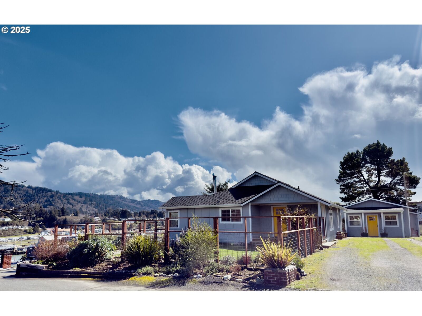 Property Photo: 236 Fountain Ct OR 97415