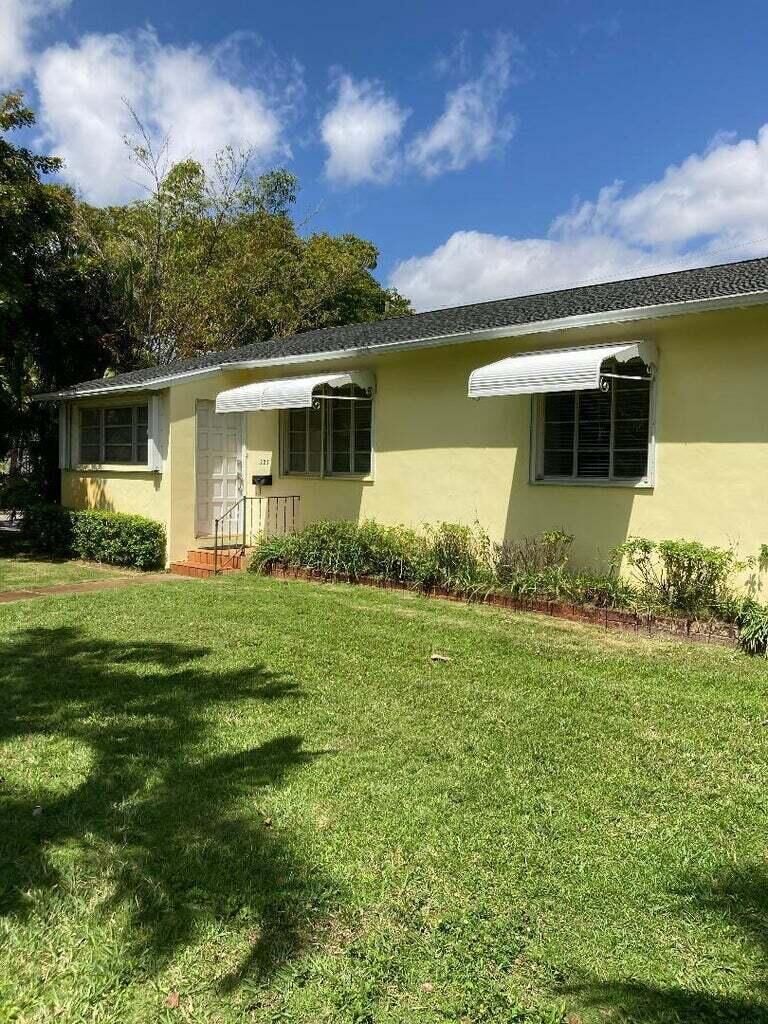 Property Photo: 225 32nd Street FL 33407