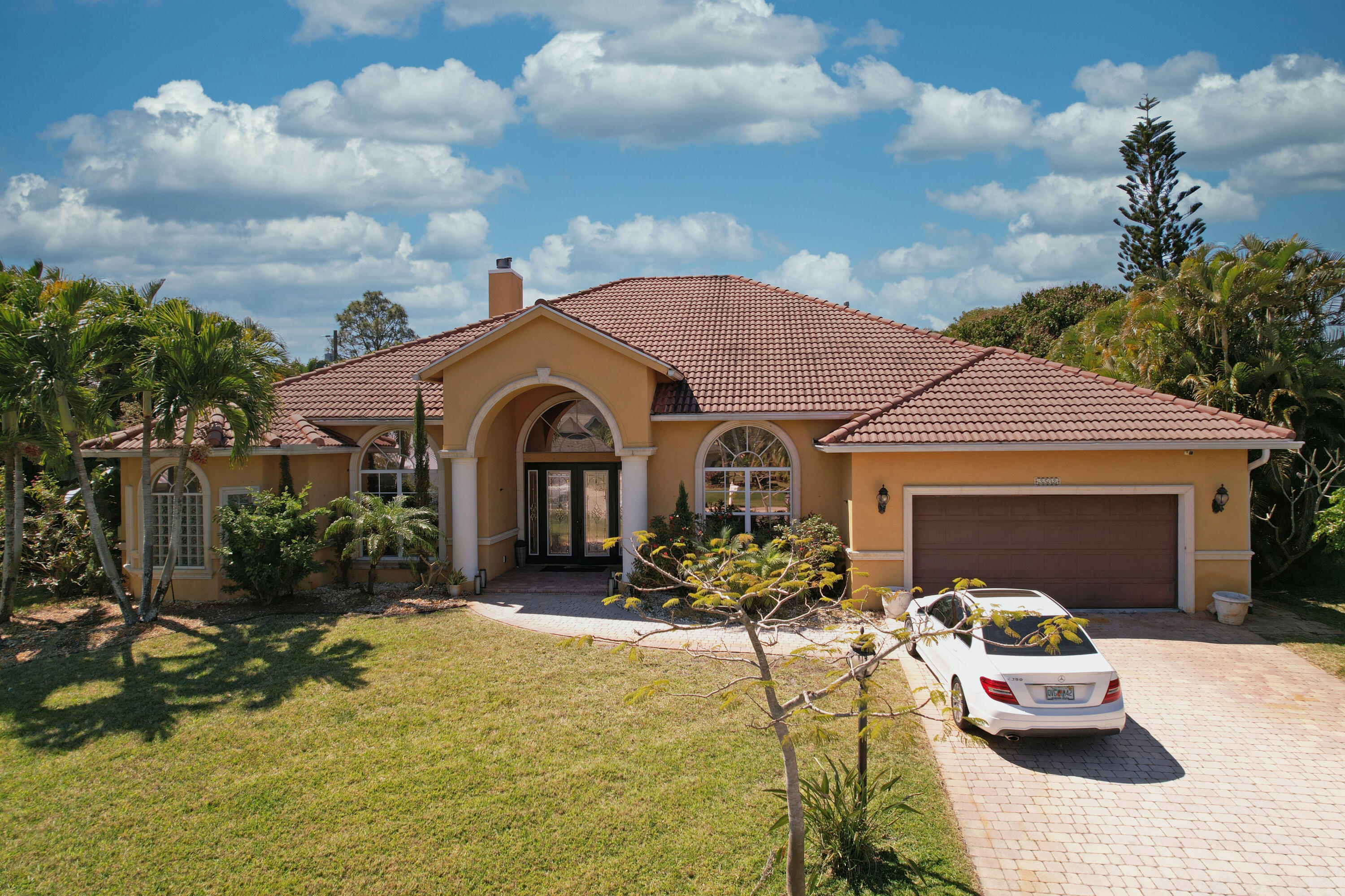 Property Photo:  3502 SE Burk Court  FL 34984 