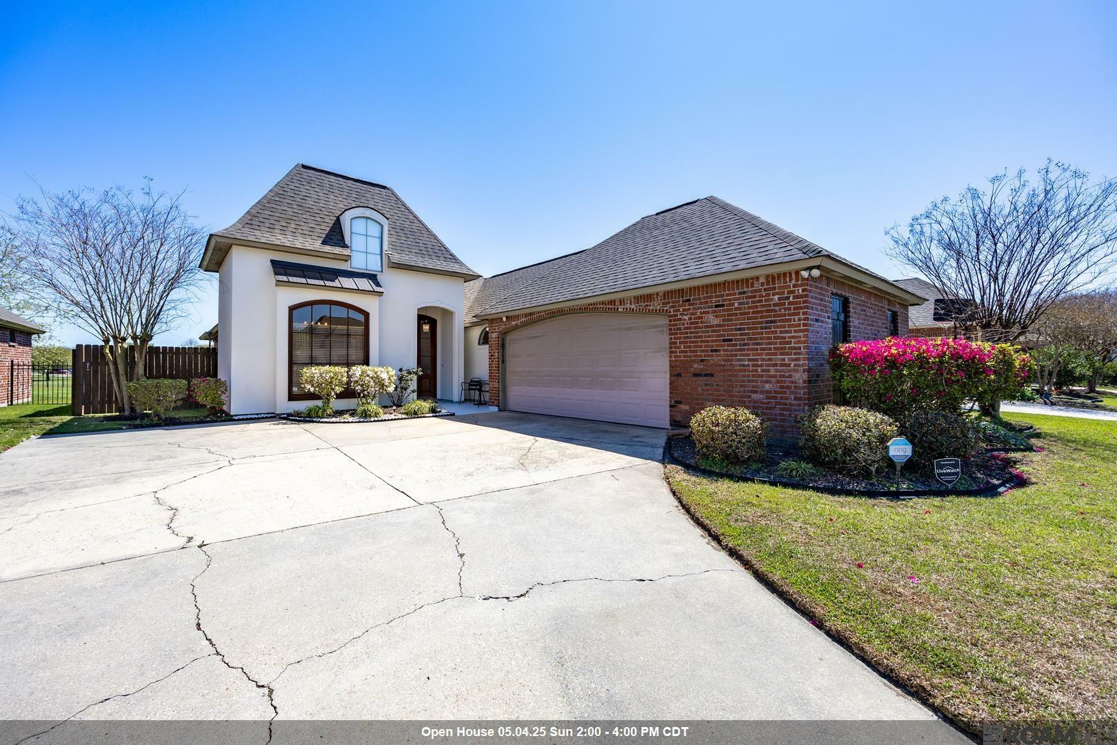 Property Photo: 10714 Hillbrook Ave LA 70810