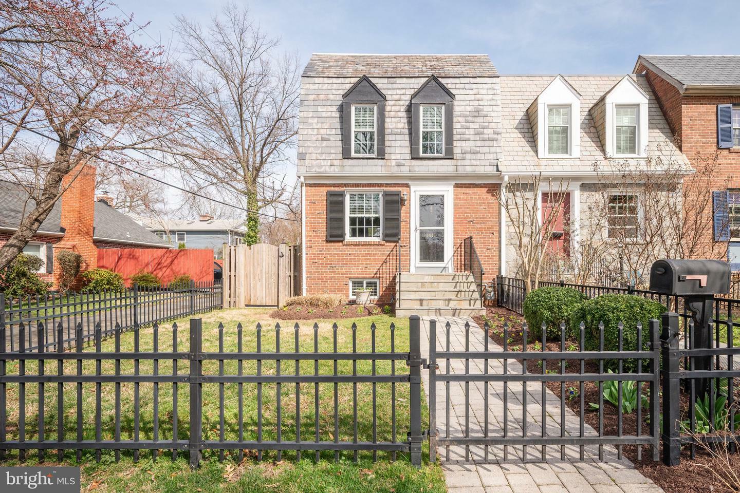 Property Photo: 1411 Mount Vernon Avenue VA 22301