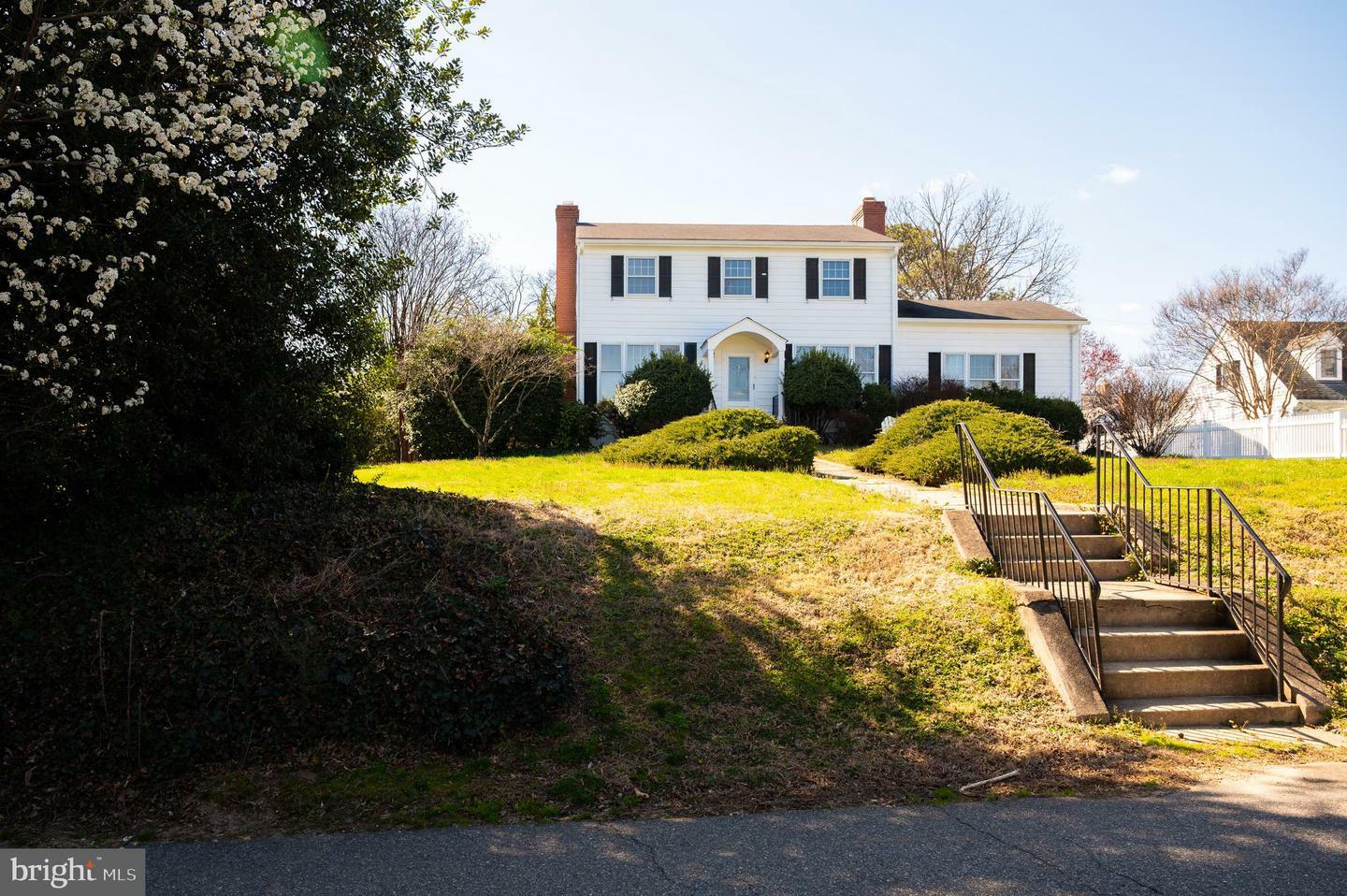 Property Photo:  1606 Orchard Street  VA 22302 