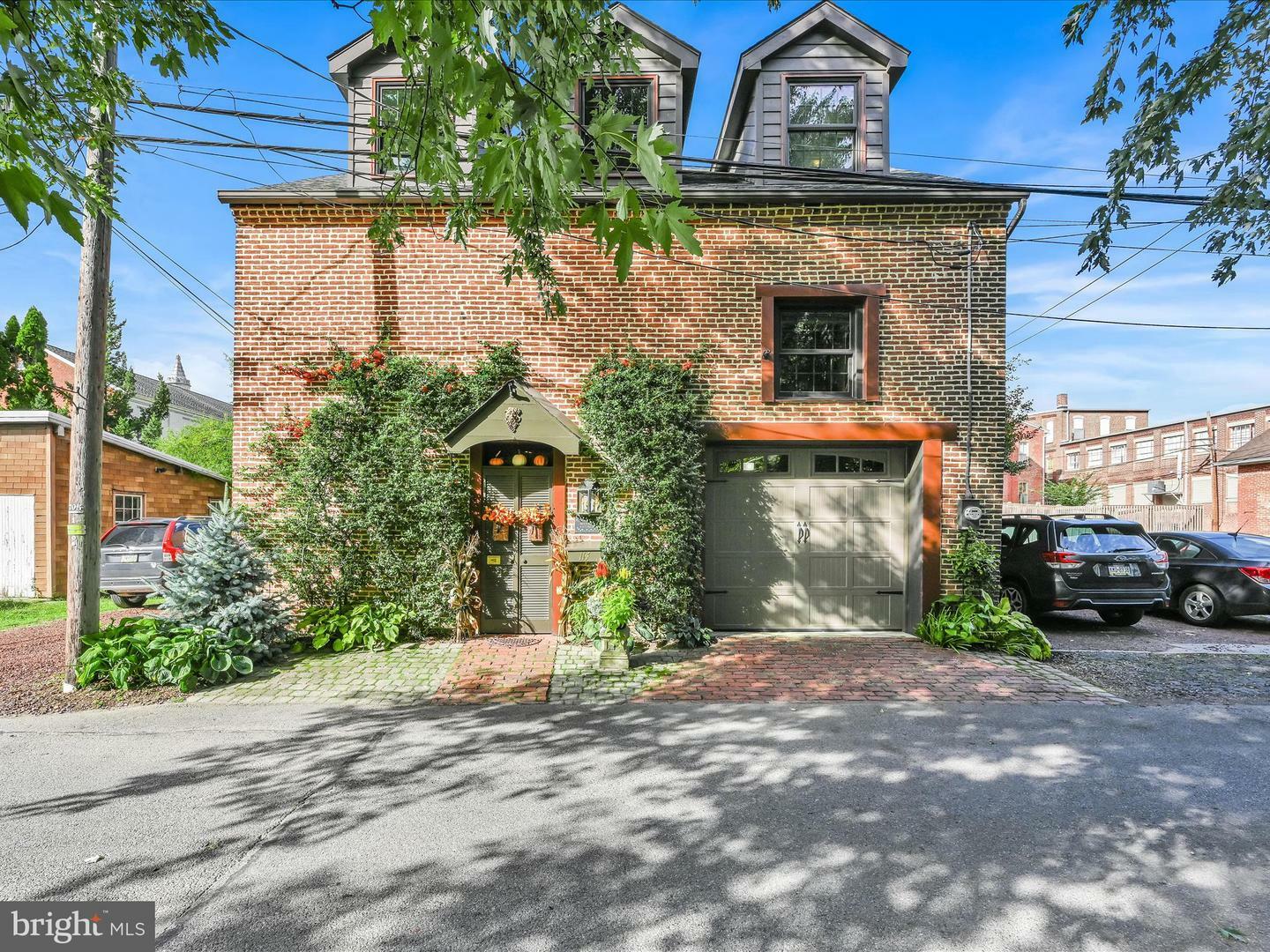 114 W Hazel Avenue  Marietta PA 17547 photo
