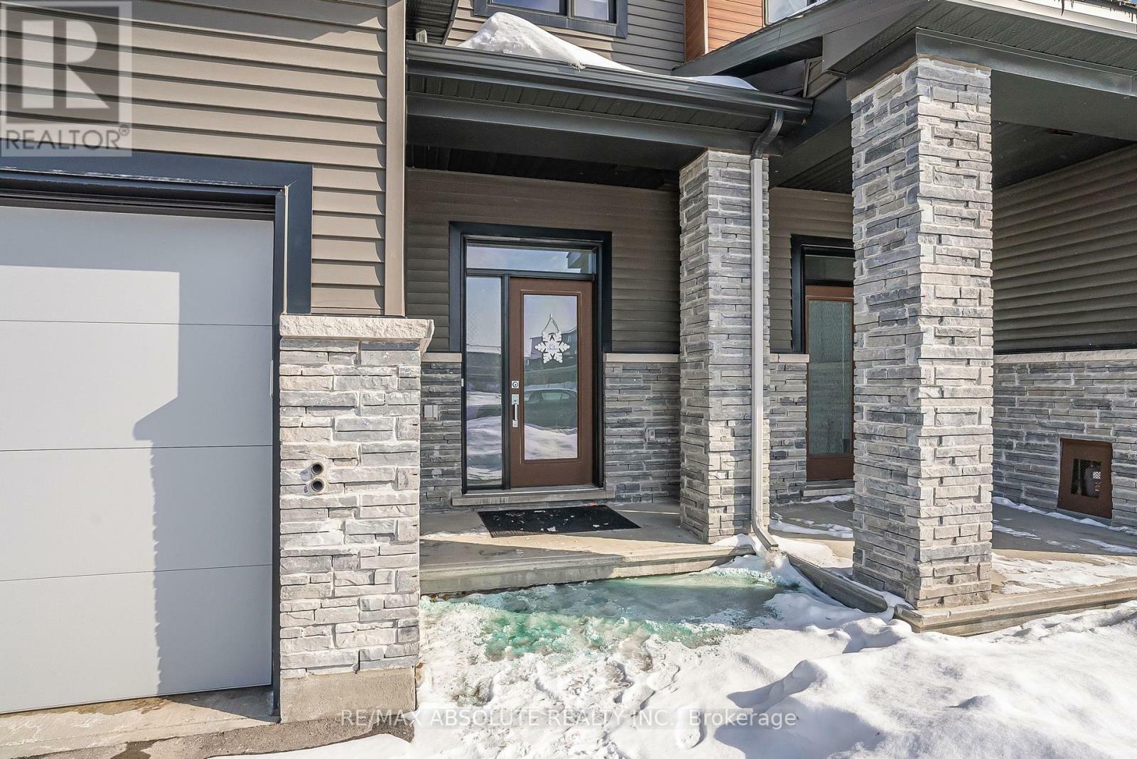Property Photo: 657 Hamsa Street ON K2J 6Z7