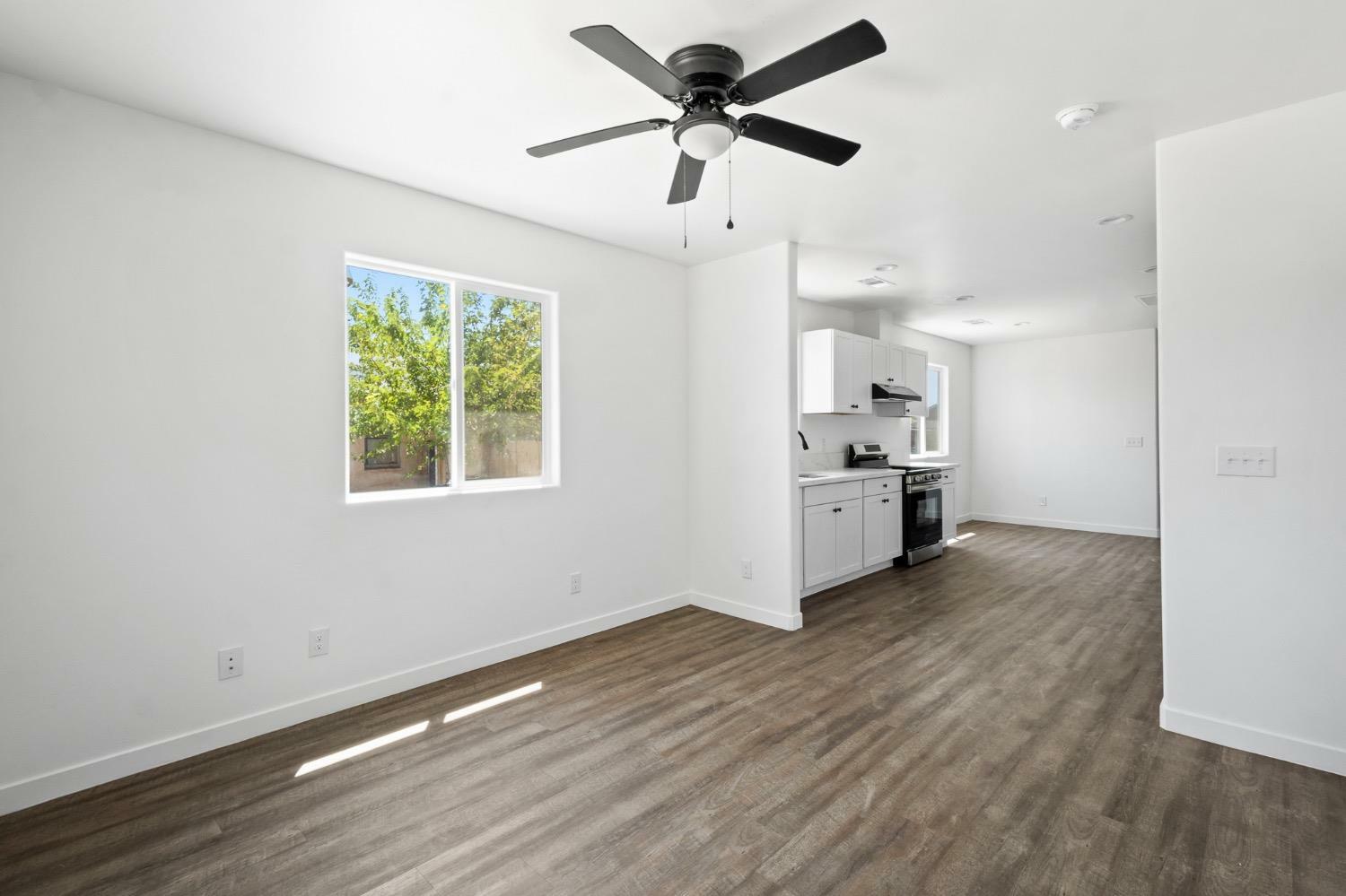 Property Photo: 1166 E Park Way CA 93618
