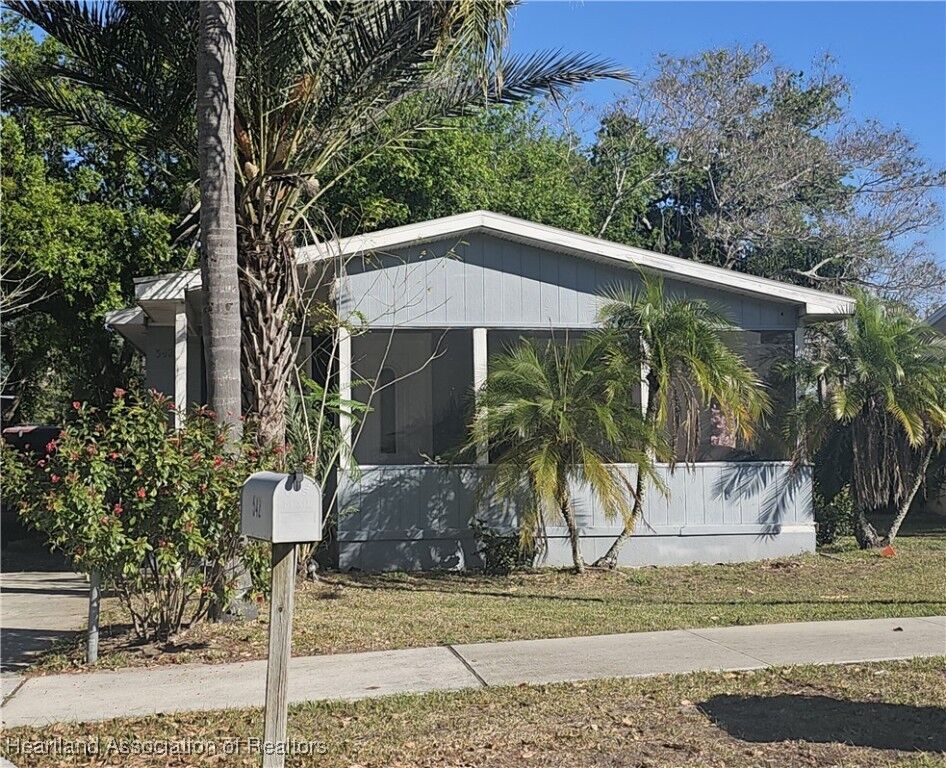 Property Photo:  542 Violet Avenue  FL 33870 