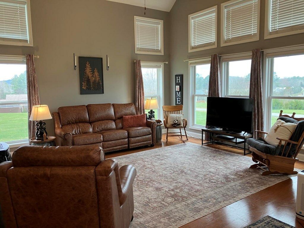 Property Photo: 24 Pauls Court GA 30512