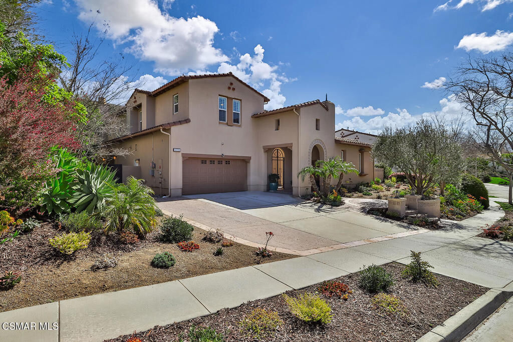 Property Photo: 5021 Via Santana CA 91320