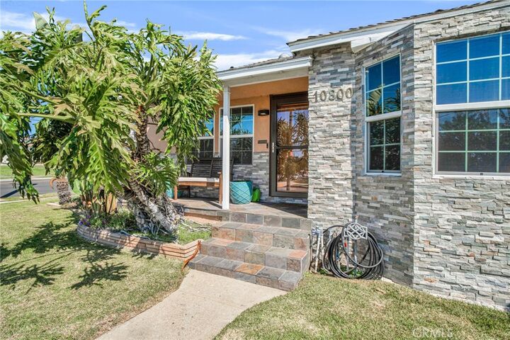 Property Photo:  10800 Spinning Avenue  CA 90303 